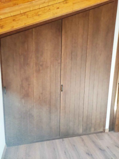 Vestidor bajo cubierta