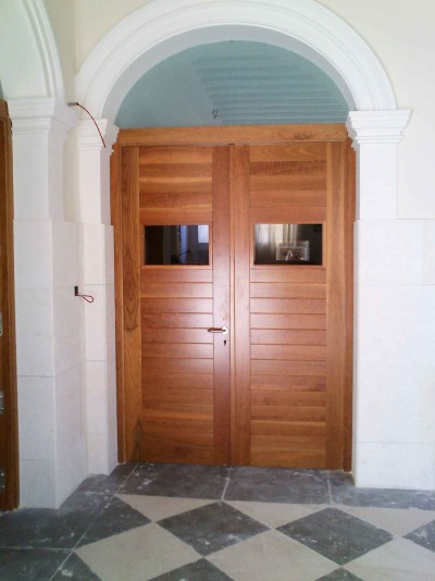 Puerta exterior de madera