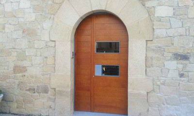 Puerta rústica de entrada