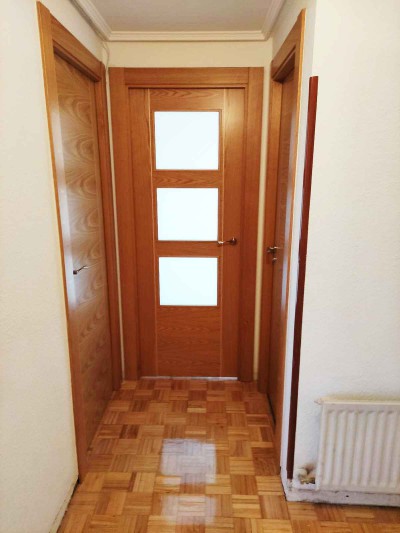 Puerta moderna con vidrio