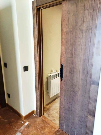 Puerta corredera de madera